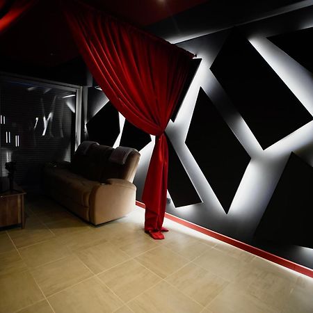 L Unique Cinema Room Гренобъл Екстериор снимка