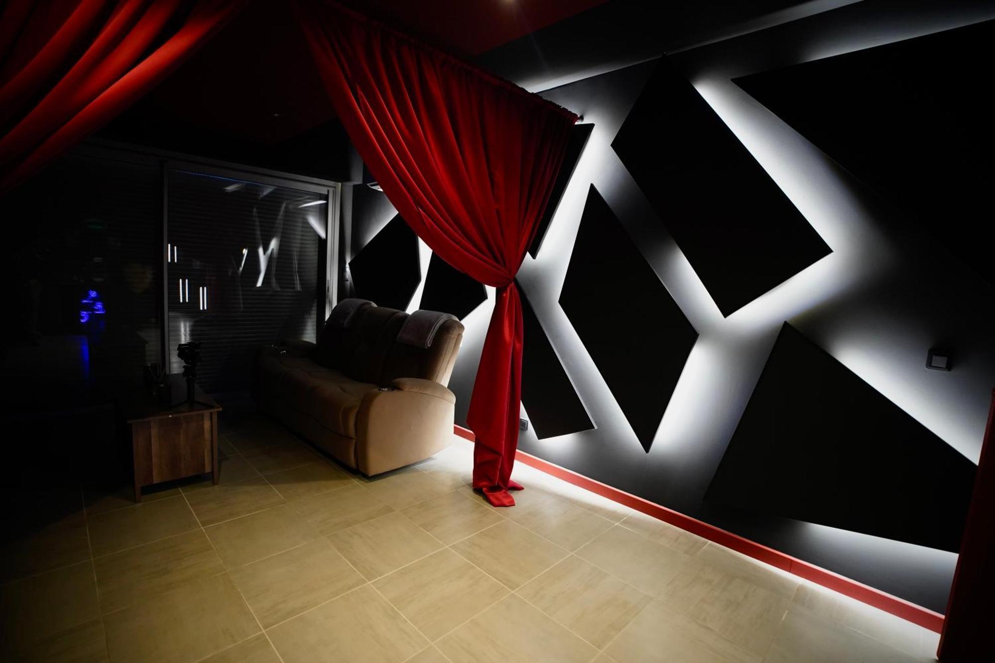 L Unique Cinema Room Гренобъл Екстериор снимка