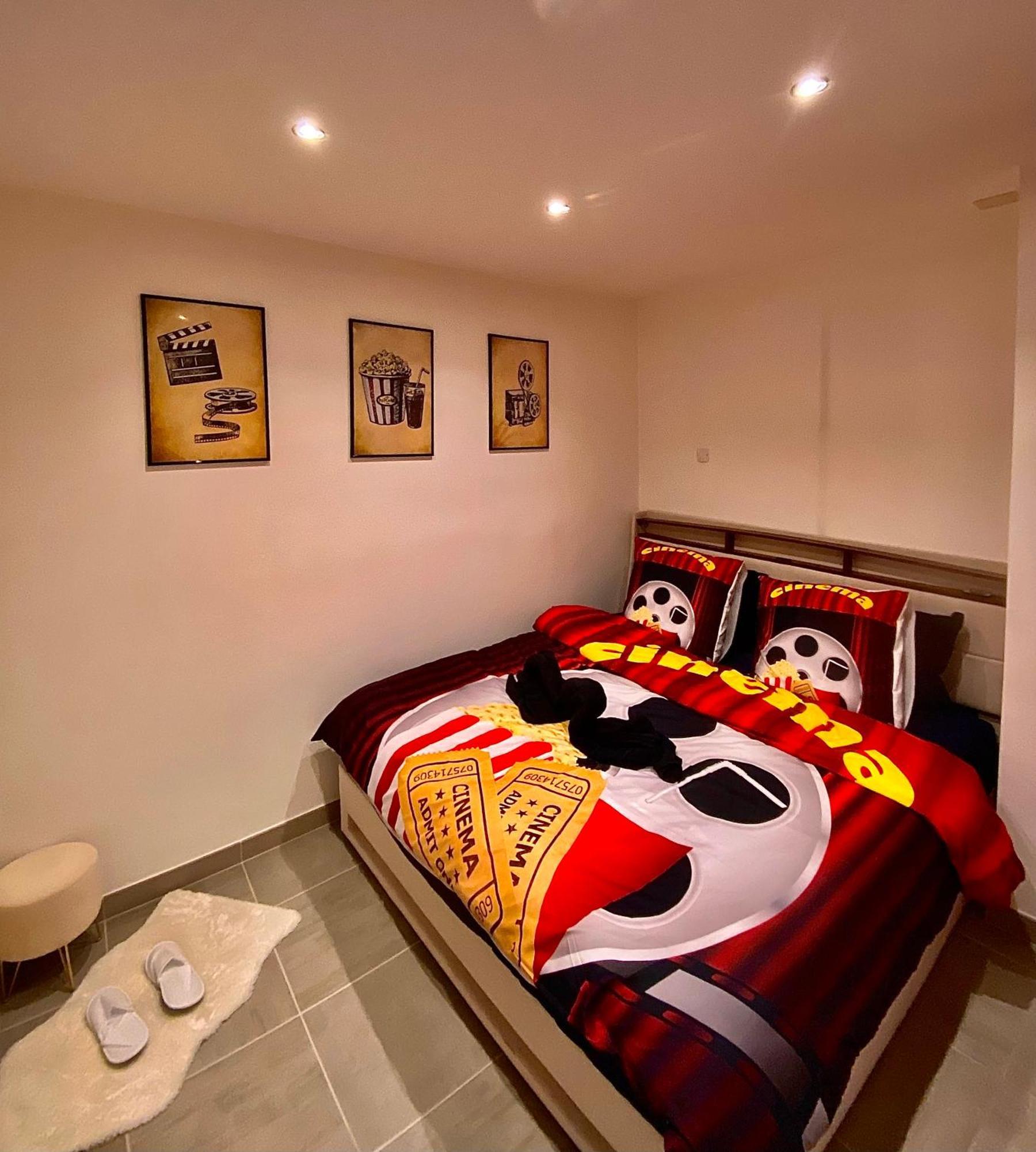 L Unique Cinema Room Гренобъл Екстериор снимка