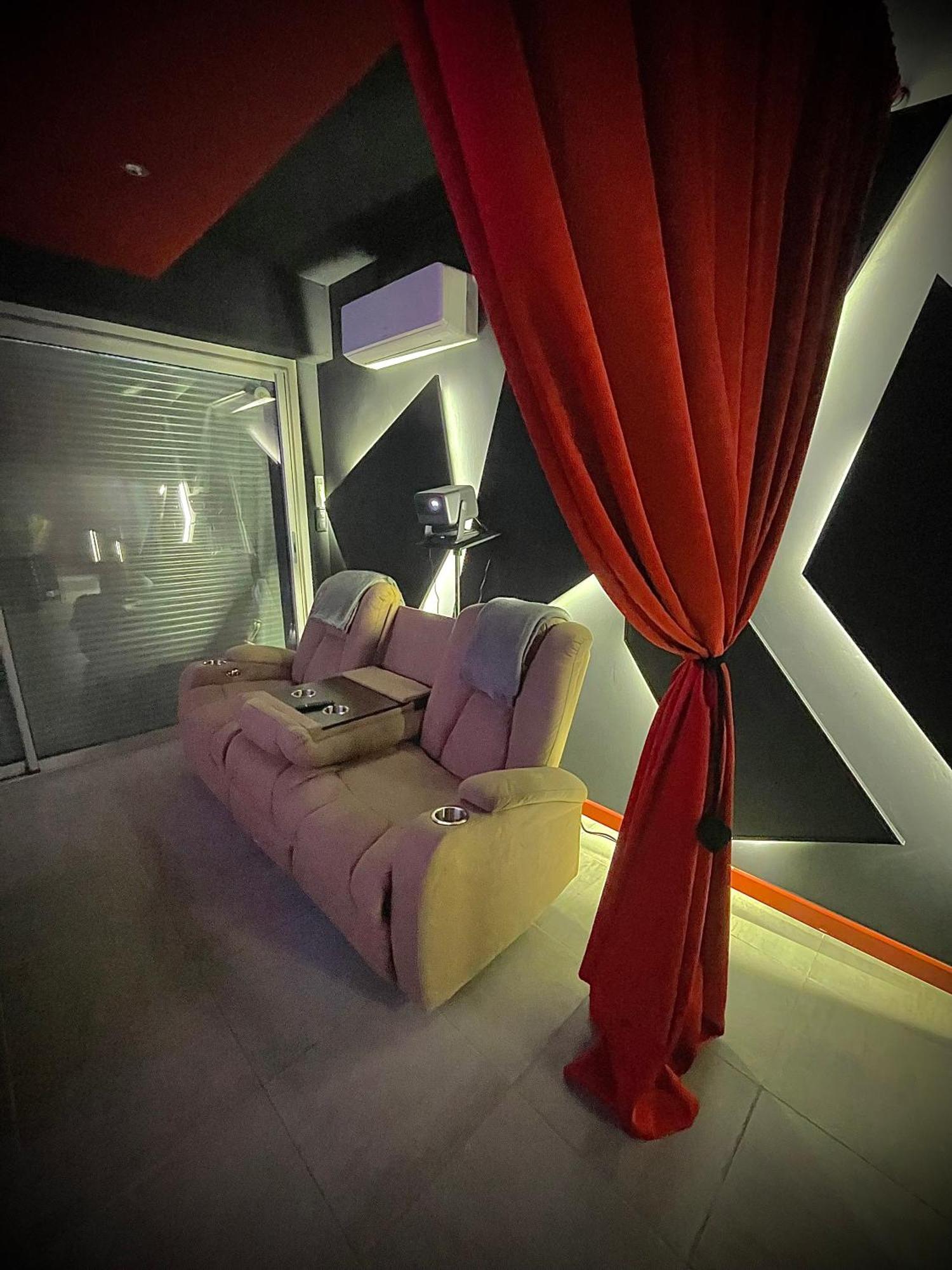 L Unique Cinema Room Гренобъл Екстериор снимка